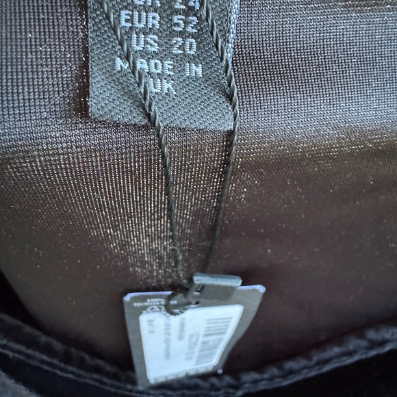 NWT BOOHOO women’s Plus Velvet Scoop Neck Bodysuit black size 20 Made in UK - Picture 5 of 6